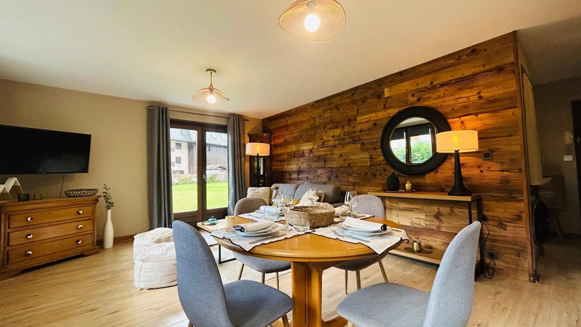 Appartement Style Chalet Avec Grande Terrasse Et Parking Prive Chamonix Mont Blanc 0*,