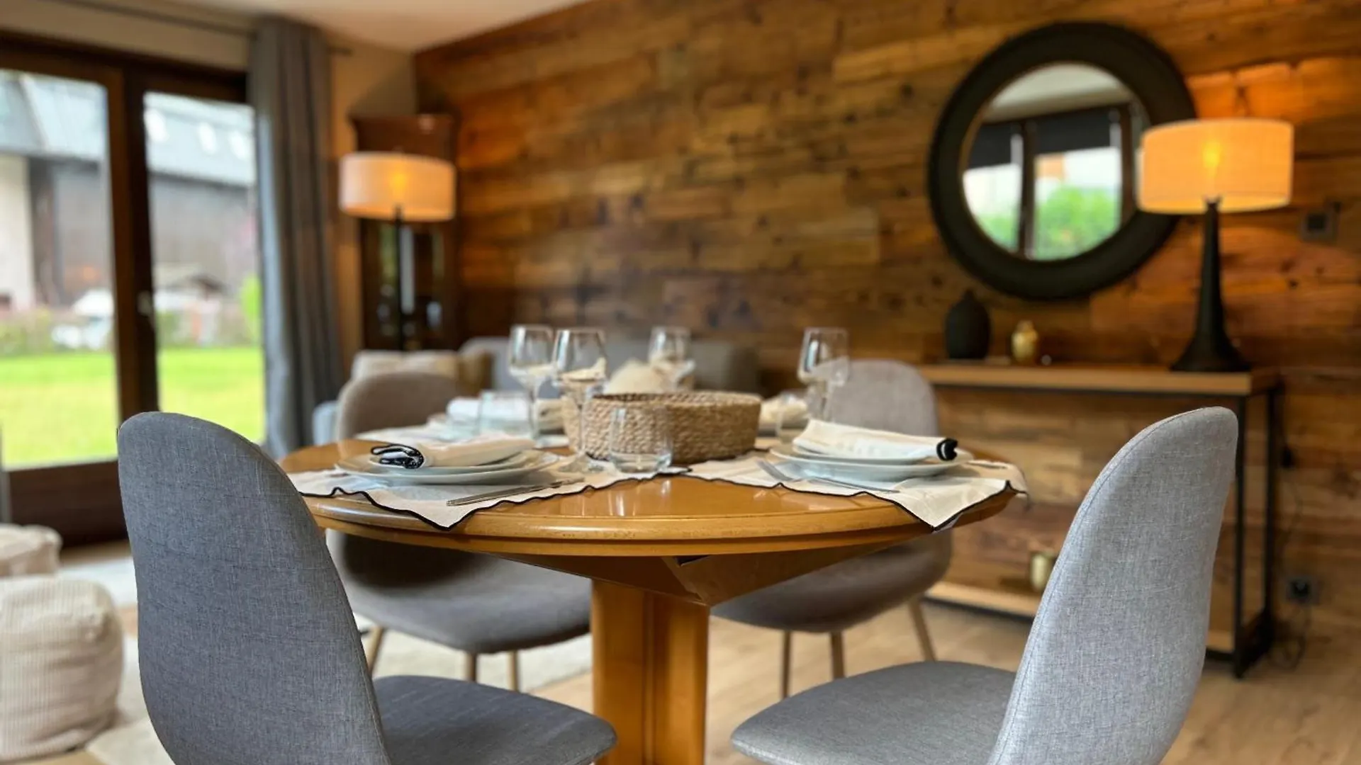 Apartamento Appartement Style Chalet Avec Grande Terrasse Et Parking Prive Chamonix Mont Blanc